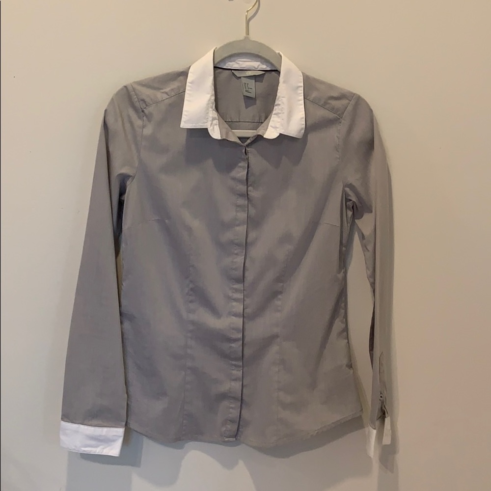 Long sleeve shirt with hidden buttons
